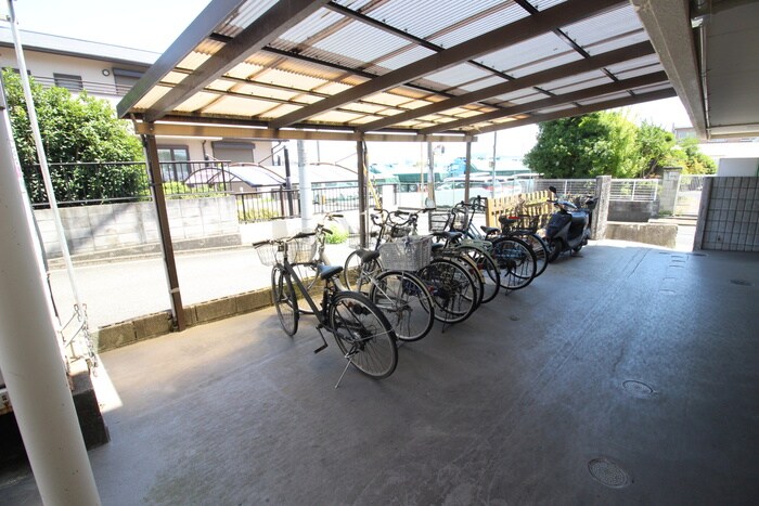 物件外観写真3　(駐輪場)