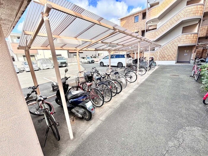 物件外観写真3　(駐輪場)