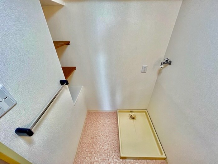 物件内観写真17　(洗濯機置場)