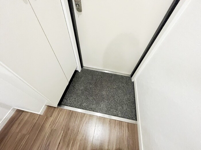 物件内観写真16　(玄関)