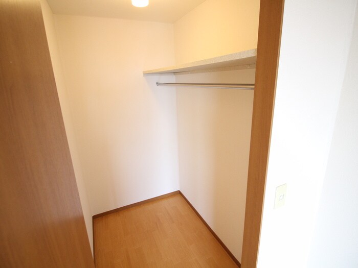 物件内観写真13　(収納)