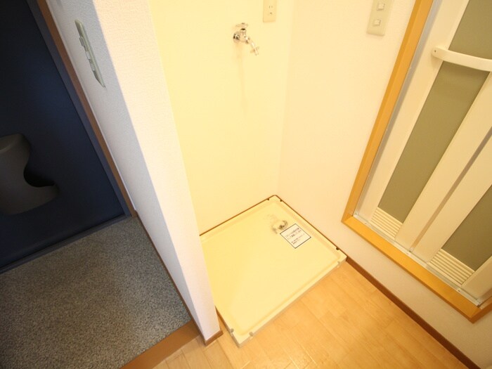 物件内観写真15　(洗濯機置場)