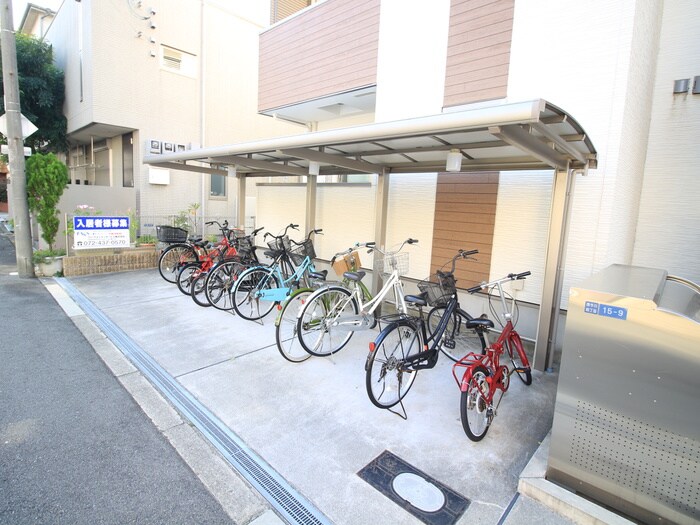 物件外観写真3　(駐輪場)