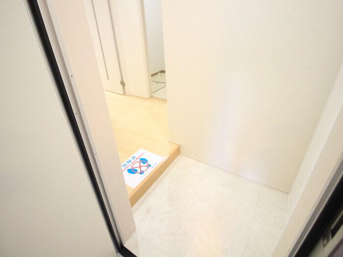 物件内観写真16　(玄関)