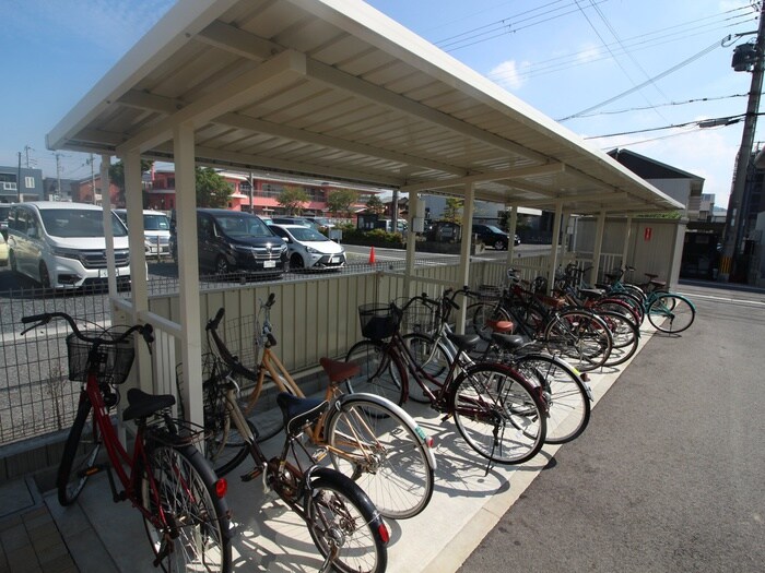 物件外観写真4　(駐輪場)