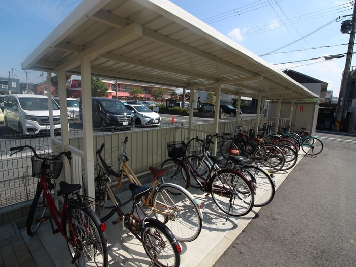 物件外観写真4　(駐輪場)