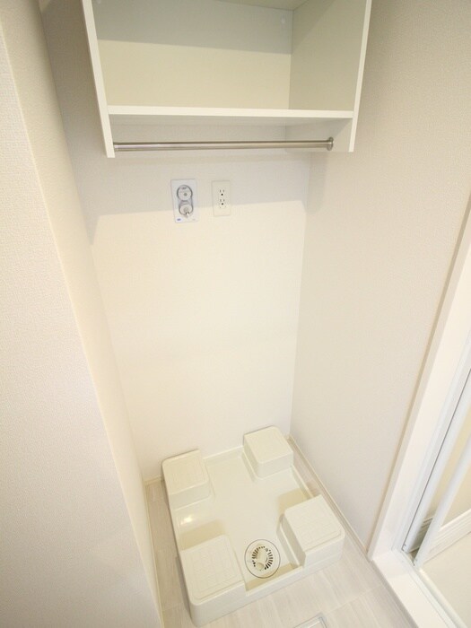 物件内観写真14　(洗濯機置場)