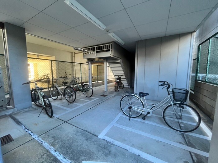物件外観写真5　(駐輪場)