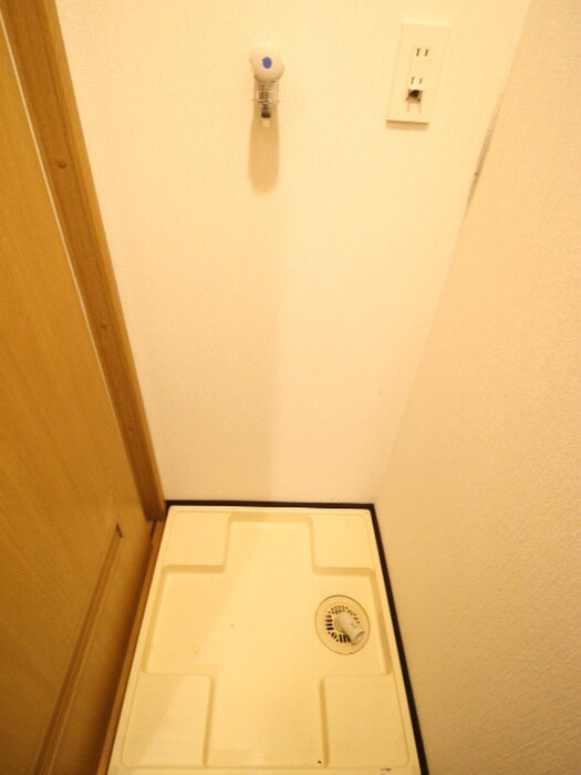 物件内観写真12　(洗濯機置場)