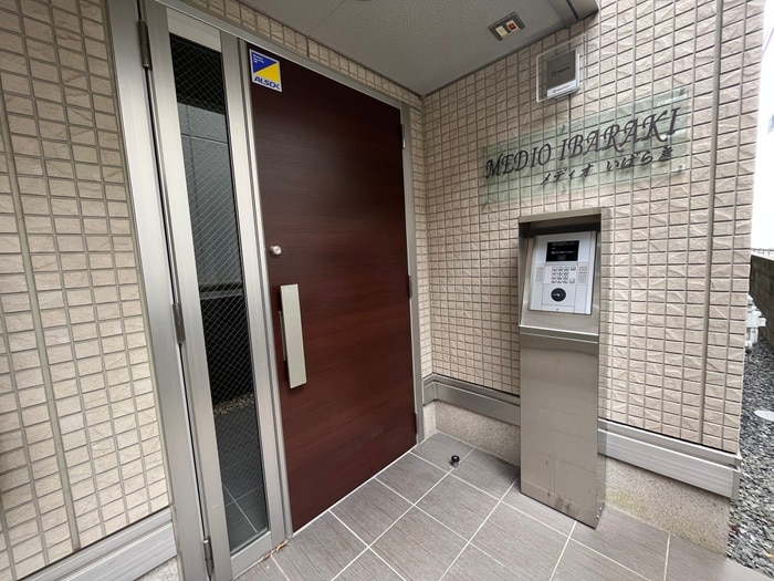 物件外観写真3　(エントランス部分)