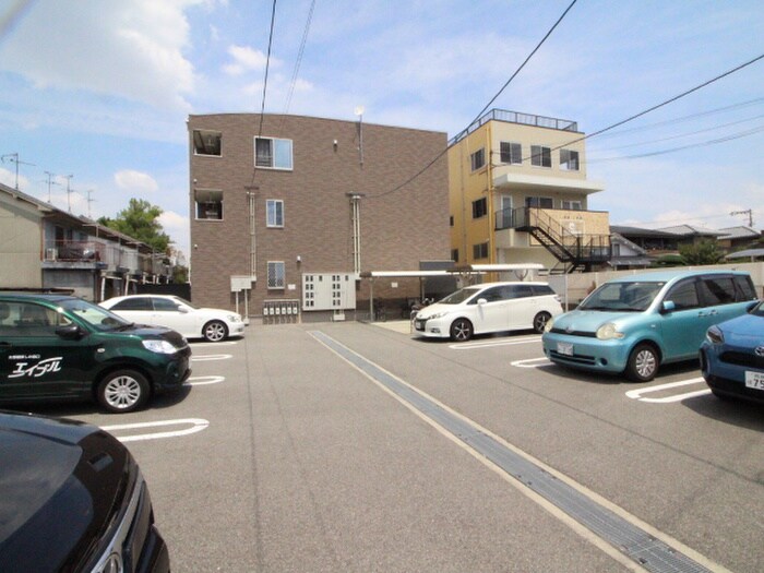 物件外観写真4　(駐車場)