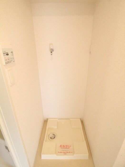 物件内観写真17　(洗濯機置場)