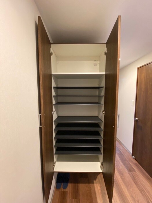 物件内観写真8　(靴箱)