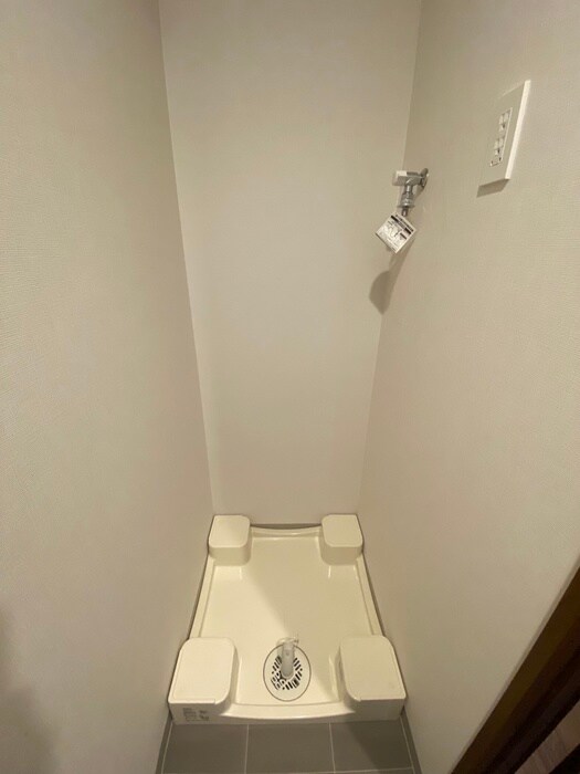 物件内観写真12　(洗濯機置場)