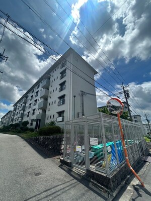男山第二住宅１０４棟（５０２）外観写真