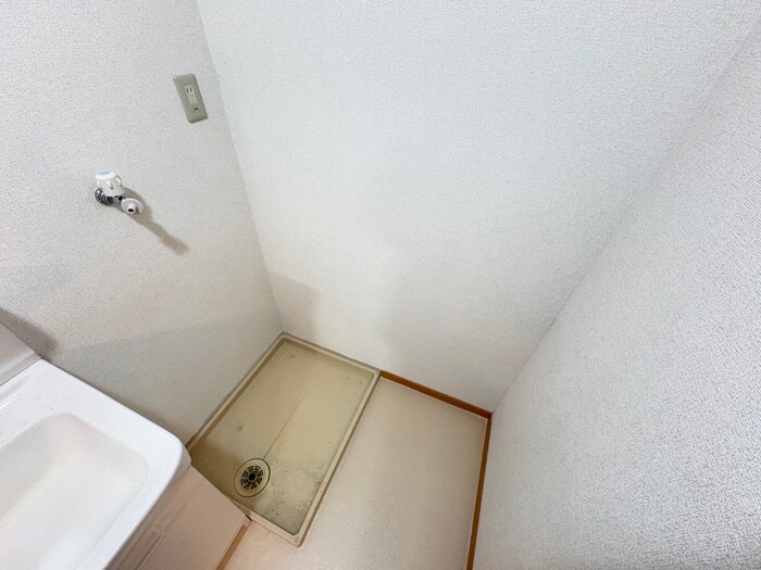 物件内観写真11　(洗濯機置場)