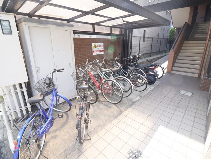 物件外観写真3　(駐輪場)