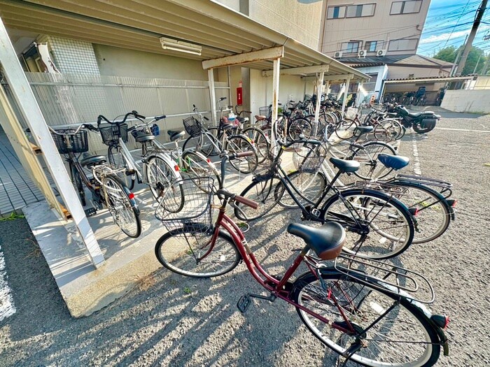 物件外観写真3　(駐輪場)
