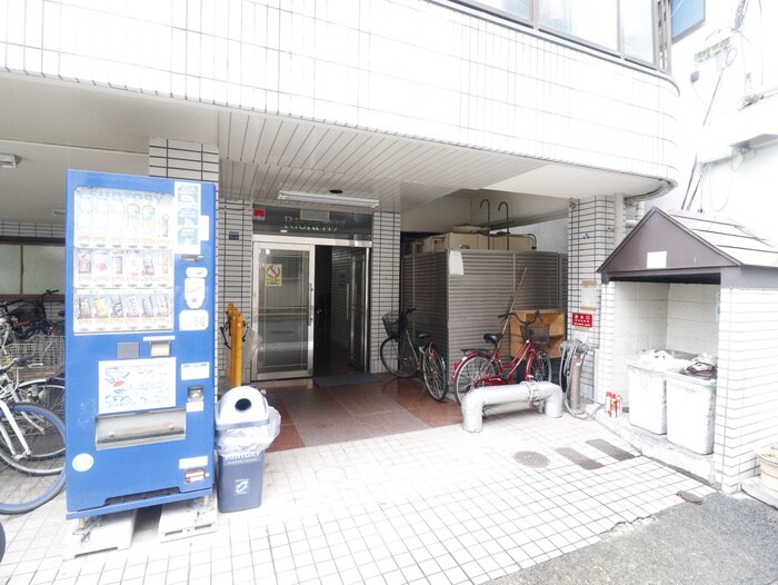 物件外観写真2　(エントランス部分)