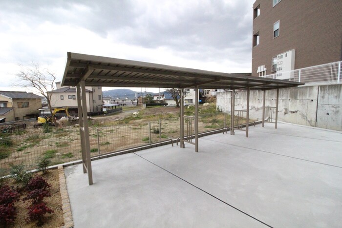 物件外観写真4　(駐輪場)
