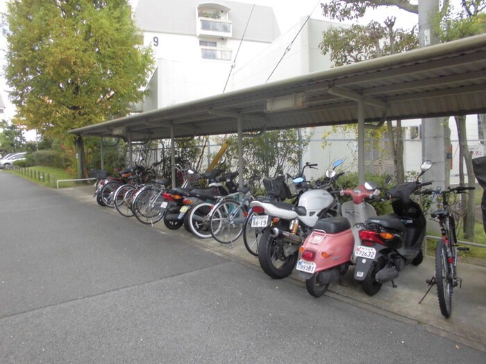 物件外観写真3　(駐輪場)