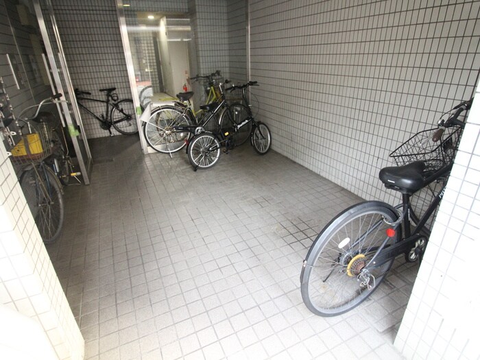 物件外観写真5　(駐輪場)