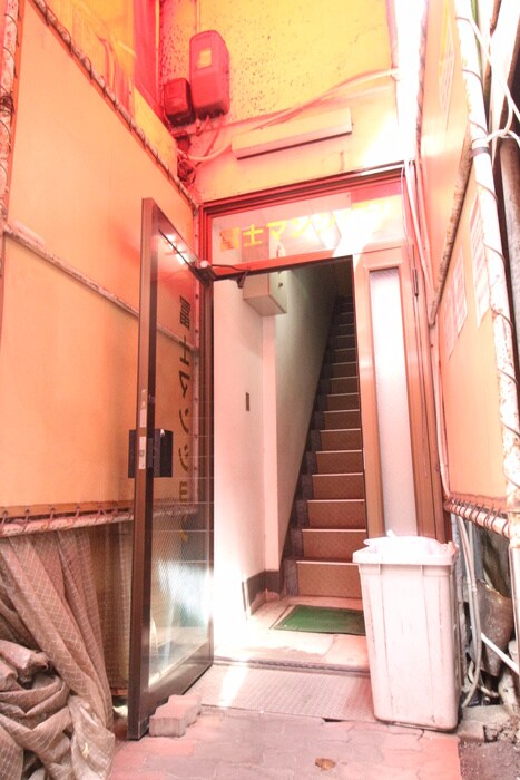 物件外観写真5　(エントランス部分)