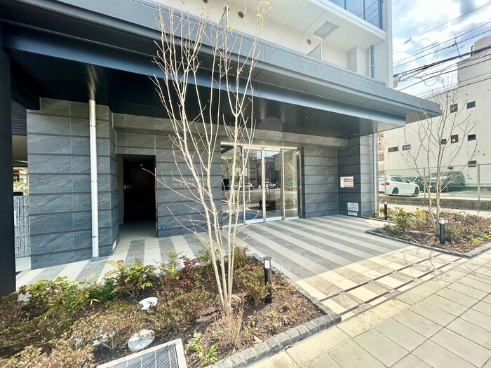 物件外観写真2　(エントランス部分)