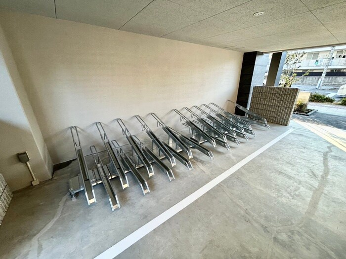 物件外観写真4　(駐輪場)