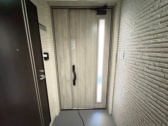 物件外観写真6　(エントランス部分)