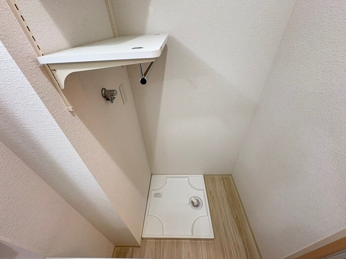 物件内観写真12　(洗濯機置場)