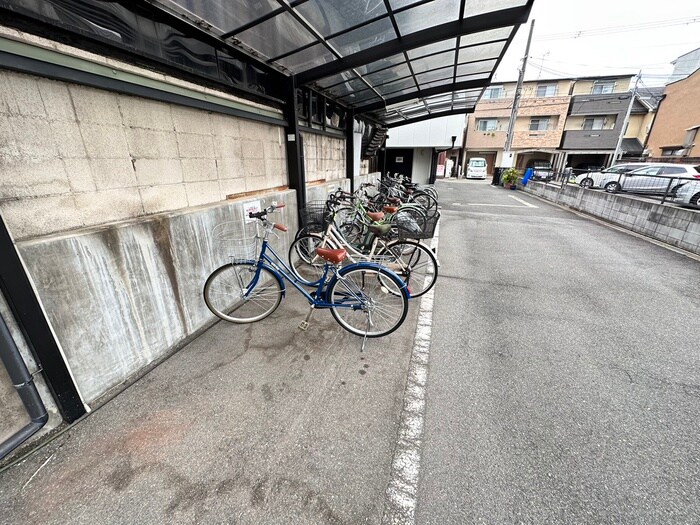 物件外観写真3　(駐輪場)
