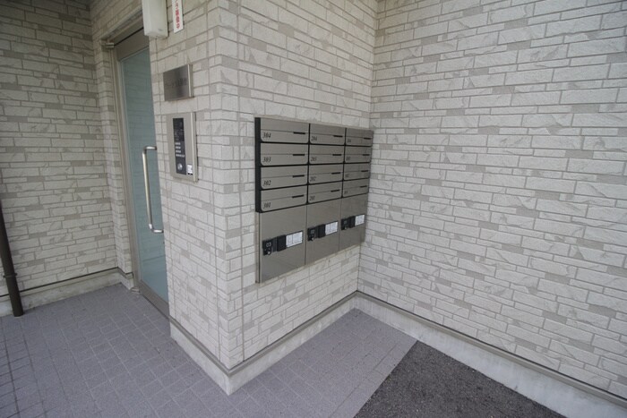 物件外観写真6　(エントランス部分)