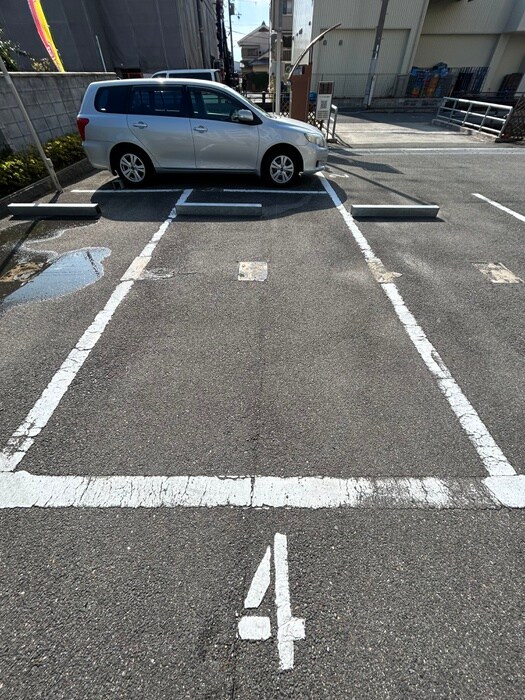 物件外観写真4　(駐車場)