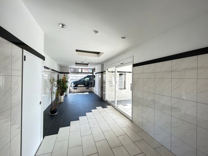 物件外観写真6　(エントランス部分)