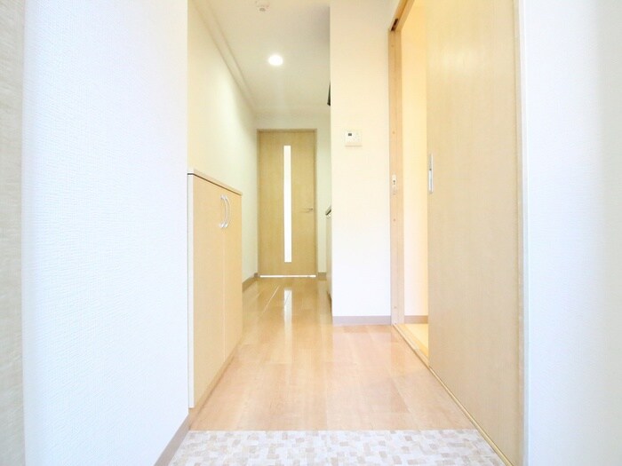 物件内観写真10　(玄関)