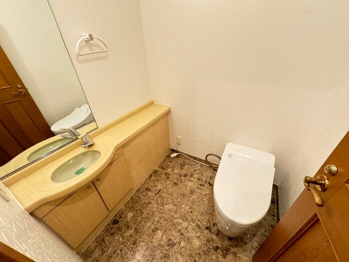 物件内観写真8　(トイレ)