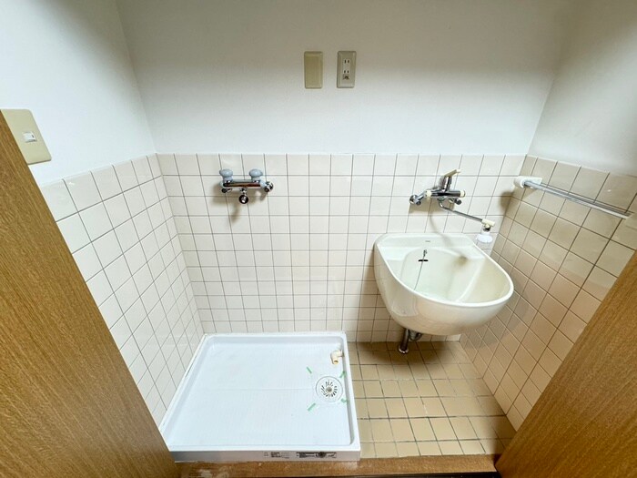 物件内観写真13　(洗濯機置場)