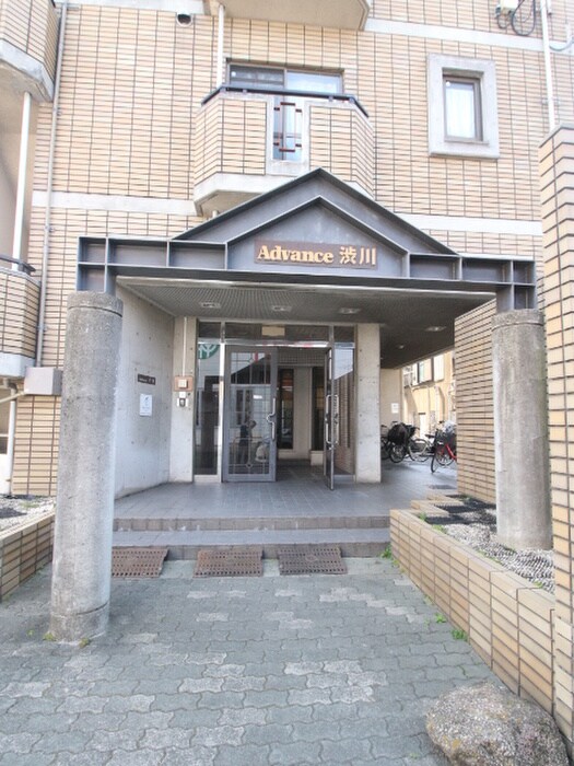 物件外観写真3　(エントランス部分)