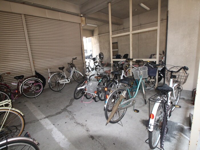 物件外観写真4　(駐輪場)