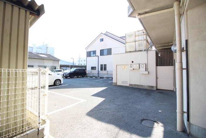 物件外観写真5　(駐車場)