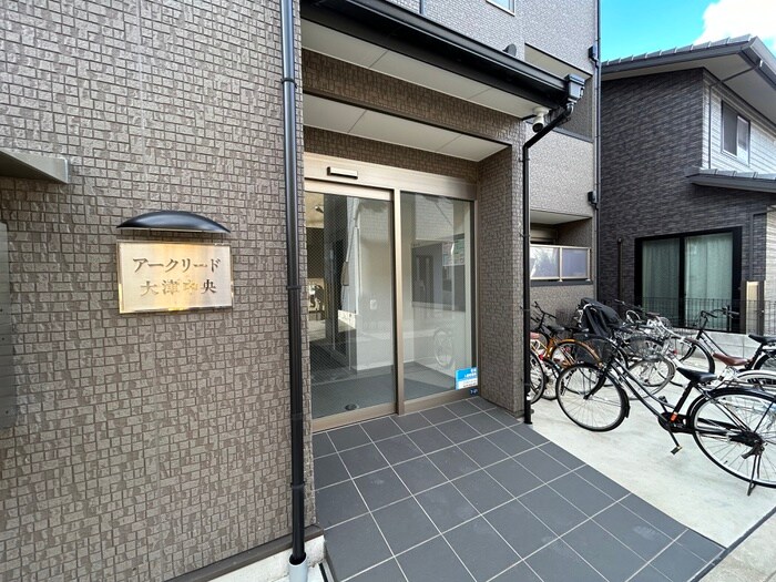 物件外観写真2　(エントランス部分)