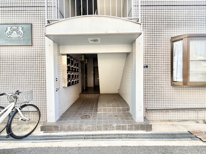 物件外観写真3　(エントランス部分)