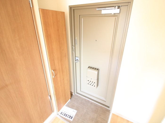 物件内観写真18　(玄関)