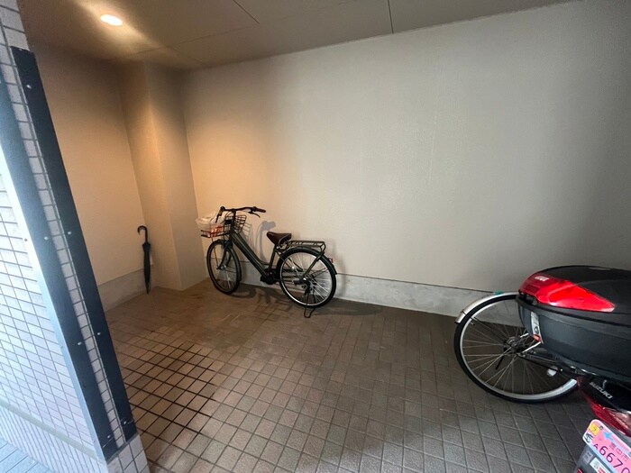 物件外観写真4　(駐輪場)