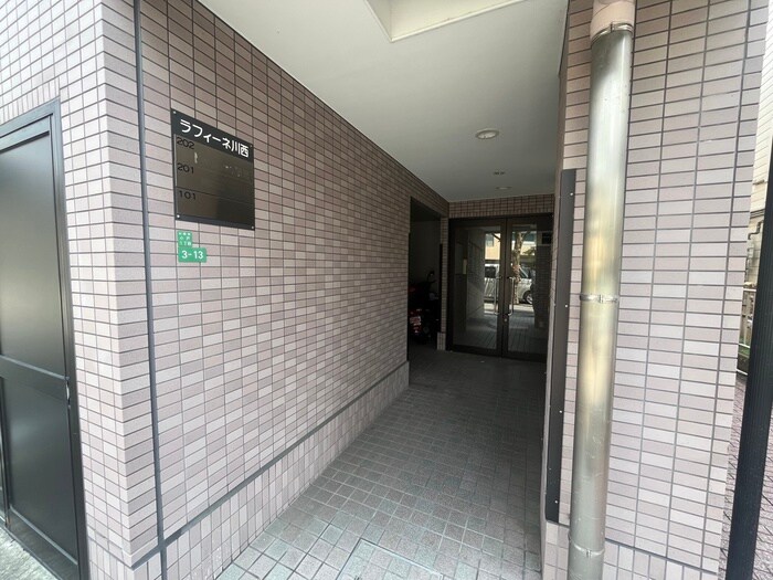 物件外観写真5　(エントランス部分)