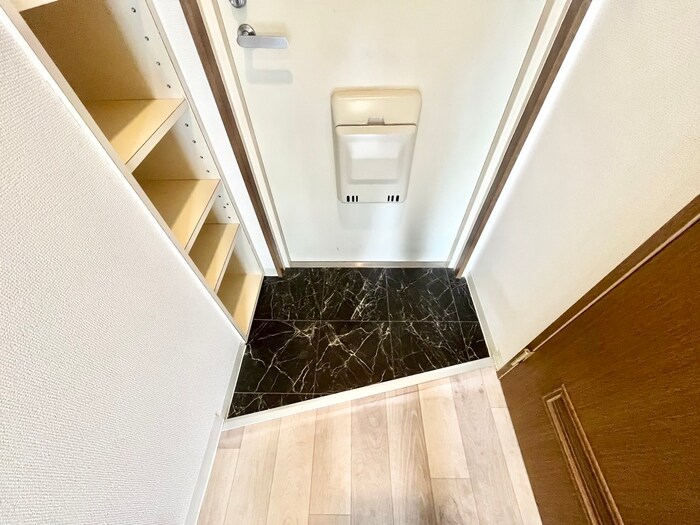物件内観写真17　(玄関)