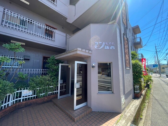 物件外観写真2　(エントランス部分)