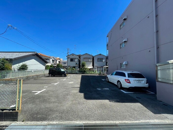 物件外観写真4　(駐車場)