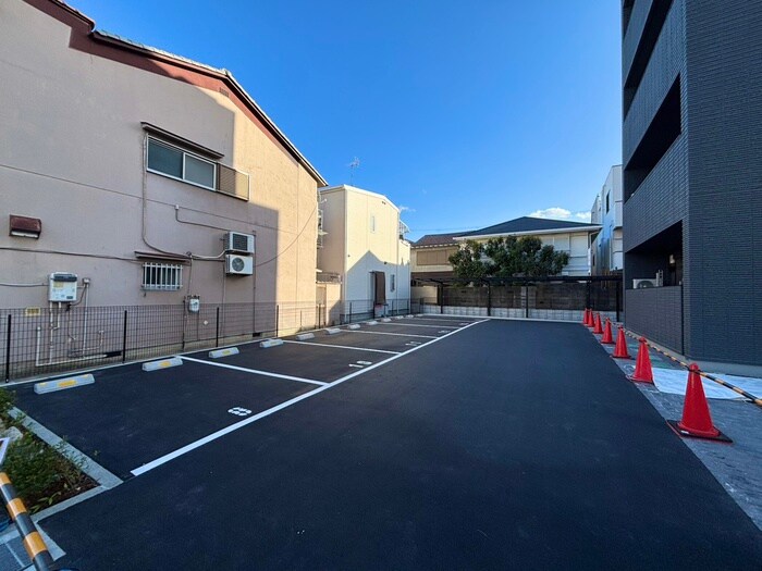 物件外観写真2　(駐車場)